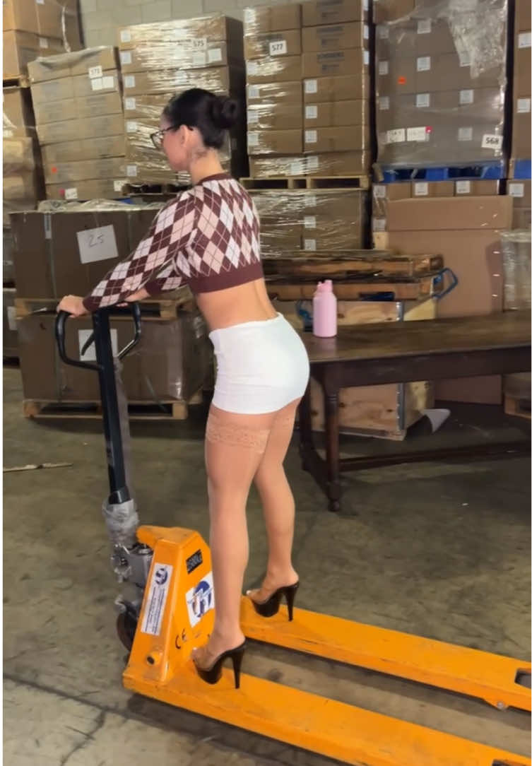 What would you do if you saw me riding up to the forklift like this??😳🥹🥰 #warehouselife #forklift #workingwoman #bosslady #forkliftcertified 