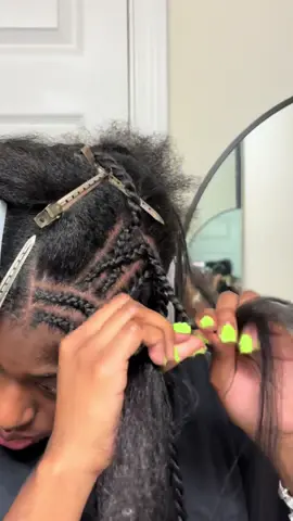 watch me do fulani braids/twist on myself 🥰🥰 part 1 #fyp #fulanibraids #braidstyles #naturalhairstyles #islandtwist 