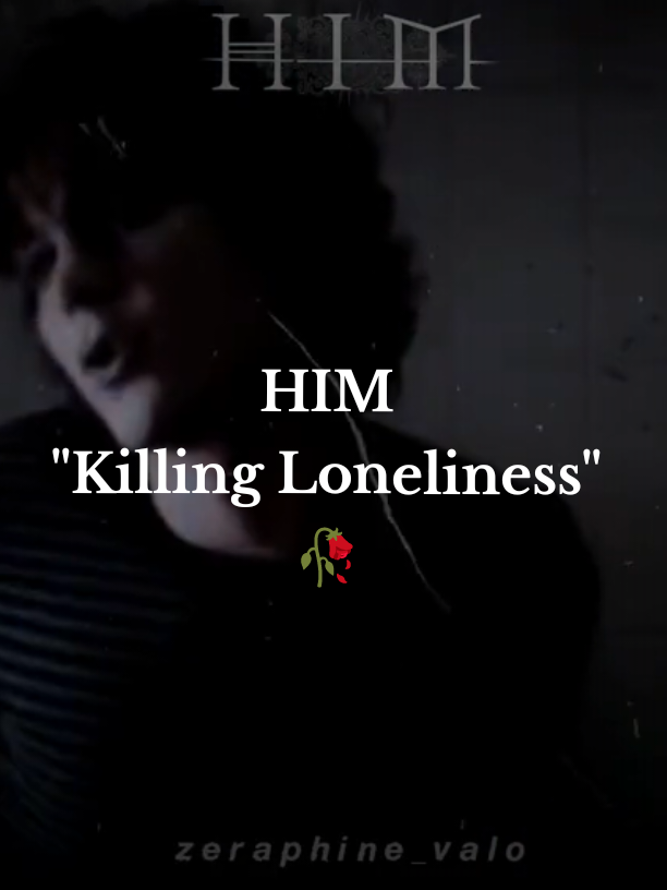 HIM - Killing Loneliness🖤 *Ville Valo escribió esta canción como un intento por huir del vacío que lo consumía. El beso venenoso simboliza esas adicciones... al amor, al alcohol, a la tristeza, etc... que prometen alivio pero dejan heridas más profundas. “Killing Loneliness” no es vencer la soledad, sino anestesiarla. Es la voz de un alma que transforma su autodestrucción en arte… y que canta para no desaparecer. 🥀 #him #killingloneliness #villevalo #subespañol #lovemetal 