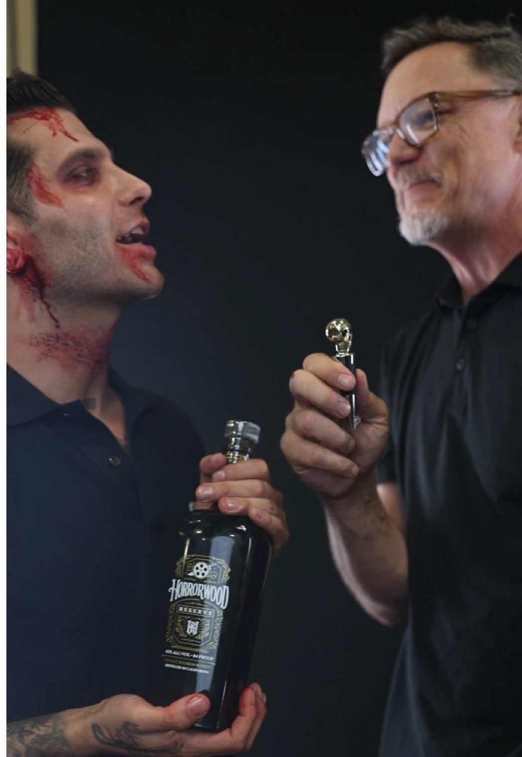 “WHAT’S IN THE BOX?” Spencer & Matthew pour over the details of Horrorwood Reserve in Part 1 of this killer unboxing video. 📦🩸🥃 @Spencer Charnas  @Matthew lillard  @Macabre Spirits  @FFS  #iceninekills #horrorwoodreserve #matthewlillard 