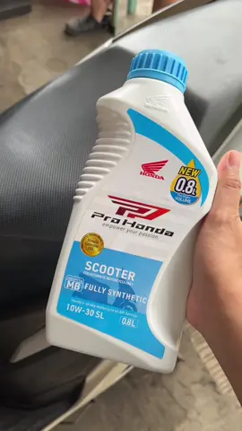 Change oil muna bago piyesa 🤙 #changeoil #prohonda #motoroil #scooteroil #hondaclick 