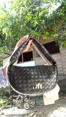 Tas anyam terbaru dari brand mossdoom original tas bahu viral yang mau order di keranjang kuning #taswanita #tasbahu #tasbahuwanita #shoulderbags #shoulderbagwanita #mossdoom #fyp 