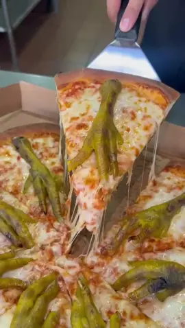 Pizza de patas de bruja 🧙🏻‍♀️👻…