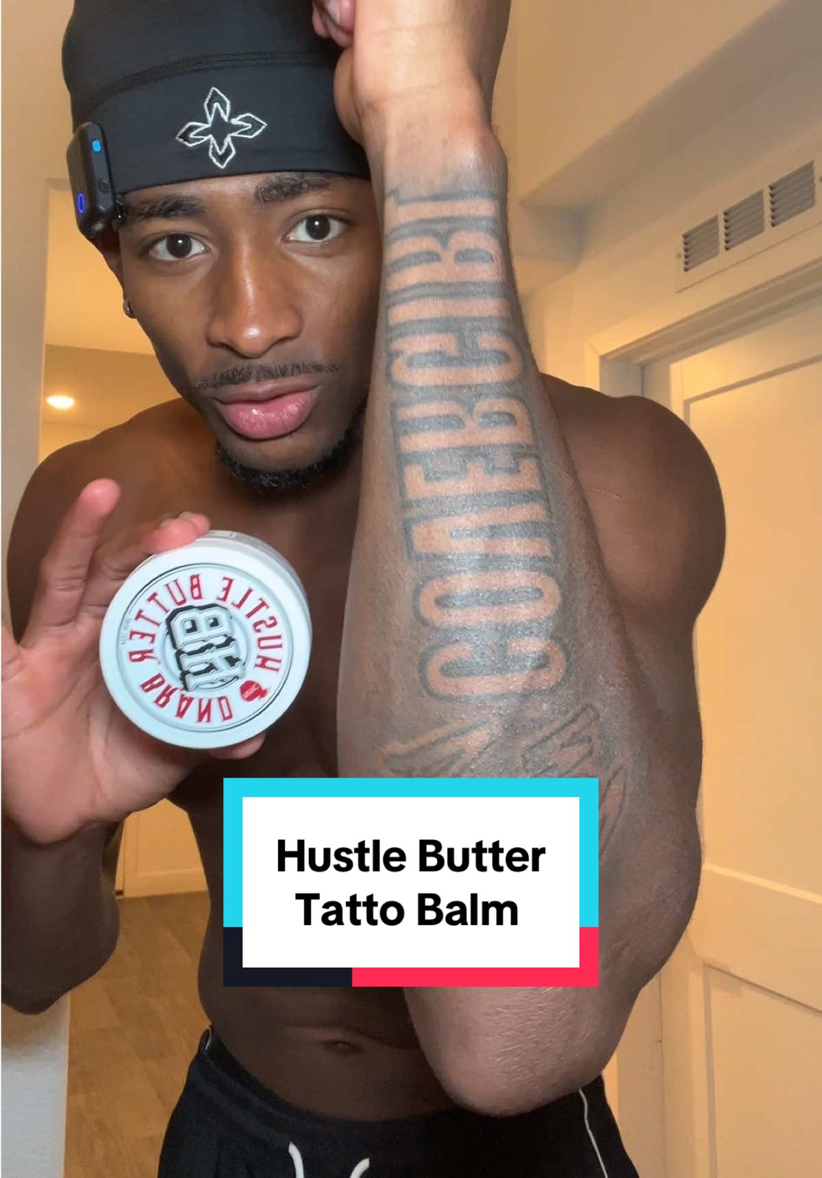 This tattoo balm really brings your tattoos to life and keeps them moisturized with all natural ingredients 🔥 @hustlebutter #hustlebutter #tattoos #tattoobalm #tattedup #tattoocare 