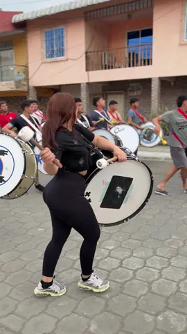 Un ensayo más 💚⚡️#bombista 