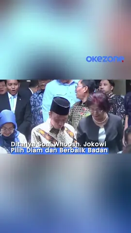 Ditanya Soal Whoosh, Jokowi Pilih Diam dan Berbalik Badan Ekspresi Presiden Joko Widodo mendadak berubah saat ditanya soal pembayaran utang proyek Kereta Cepat Jakarta–Bandung (Whoosh) yang kabarnya tak lagi dianggarkan lewat APBN. Dari semula tersenyum, Jokowi tampak mengerenyitkan dahi, lalu perlahan melengos dan meninggalkan lokasi. Sesaat kemudian, pengawal presiden hanya menjawab singkat, “Terima kasih... terima kasih.” #Jokowi #Whoosh #KeretaCepat