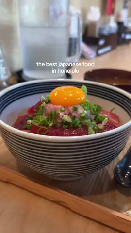 this is the maguro lover bowl at the totoya ala moana location 🤤 #honolulufoodie #oahufoodie #totoya #waikiki #alamoana 
