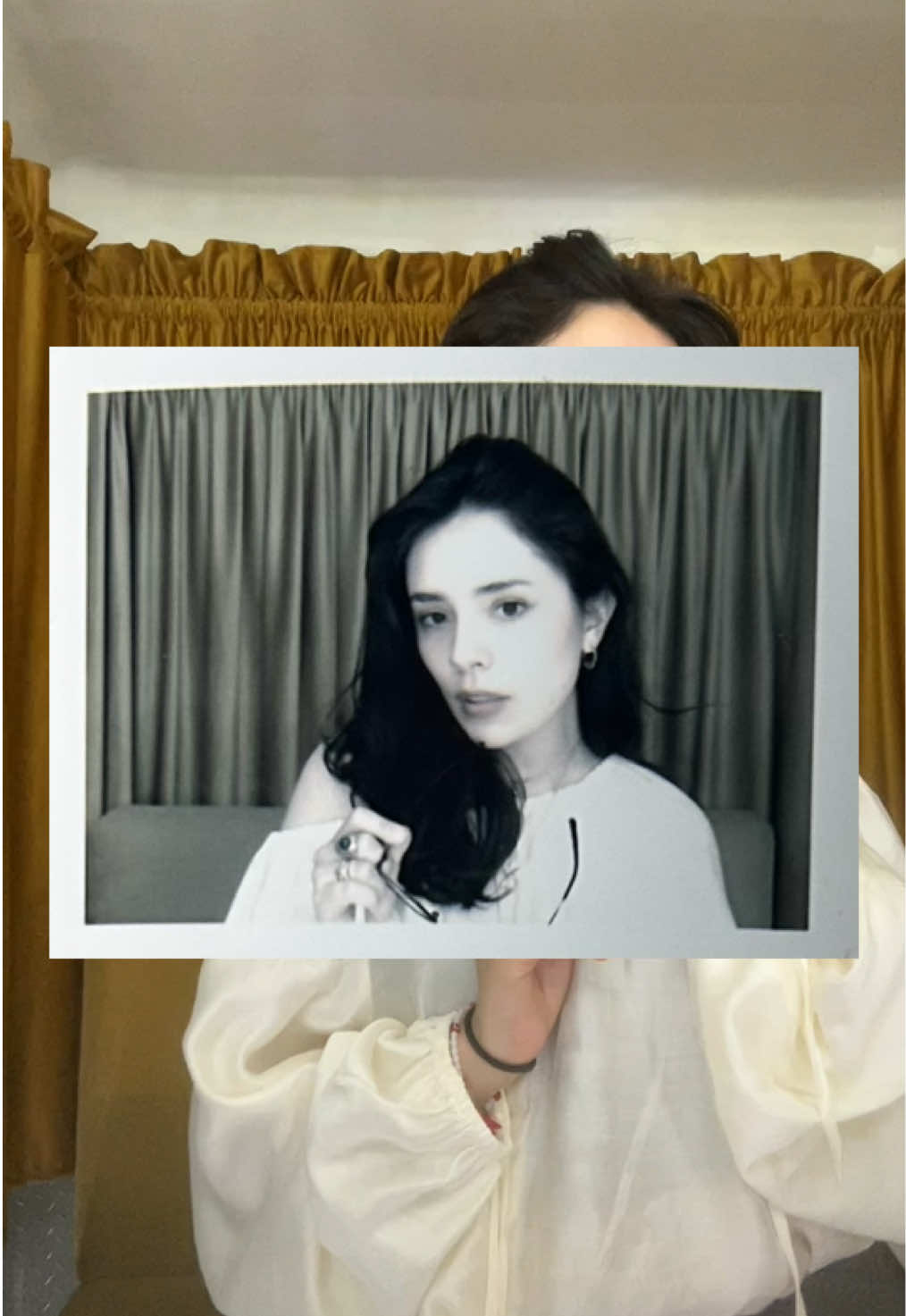 pov: decides tomarte tu sesión de fotos en el photobooth solita e icónica para Instagram  #photobooth #fotos #solita #relatable #coolinspo 