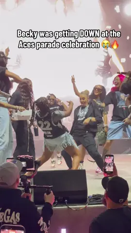 Coach was turning up 🤣 (Via @WNBA)  #WNBA #womensbasketball #lasvegasaces 
