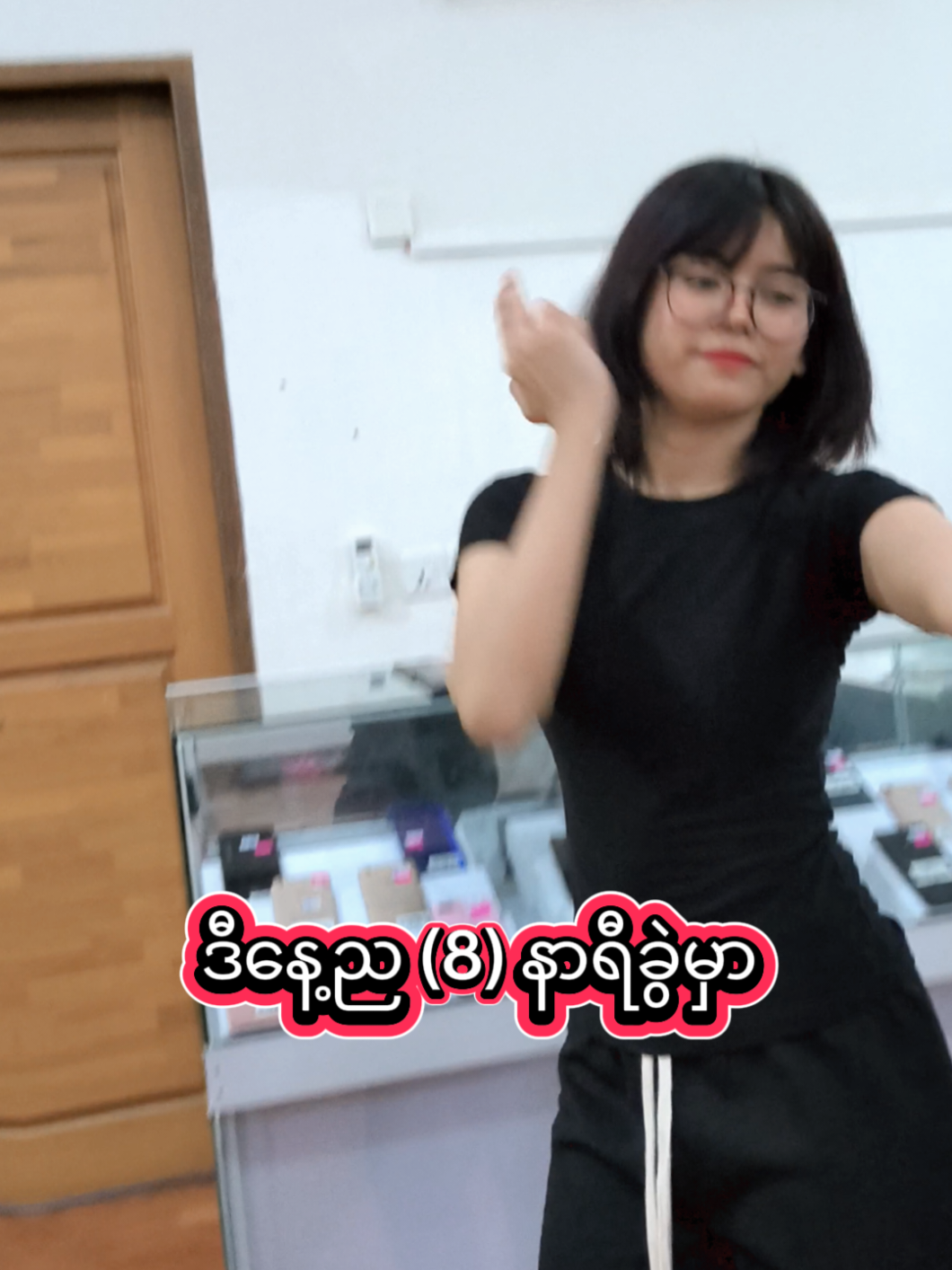 ဒီနေ့ည (၈) နာရီ ခွဲတွင် Live Sale ရှိတယ်နော်... #livesale ##promotion #secondhand #kcmobile #fyp 