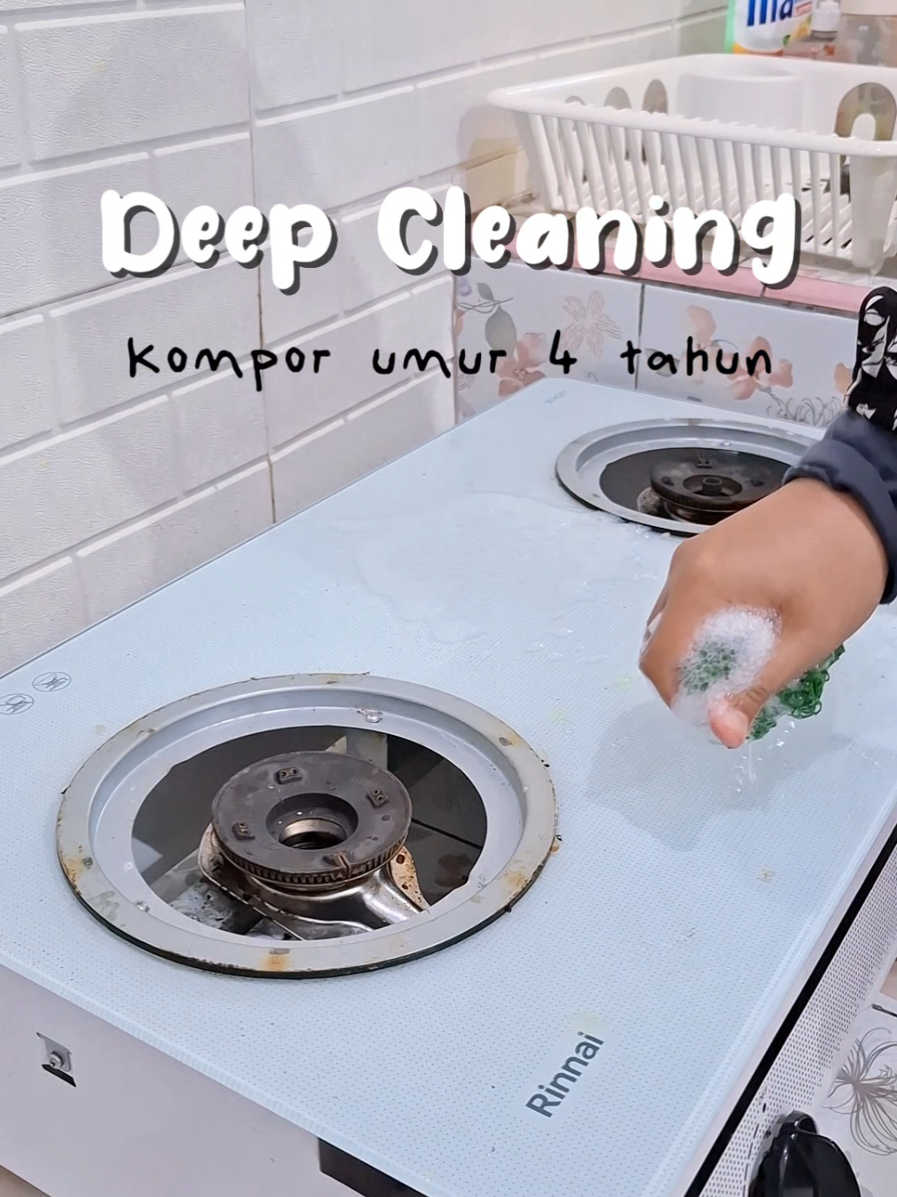 Mandiin kompor dulu 🤩 Entah kalo kompor bersih terus tuh, kaya semangat aja masak² 😂 #komporgas #bersihbersihrumah #deepcleaning #dailyvlog #homeliving 