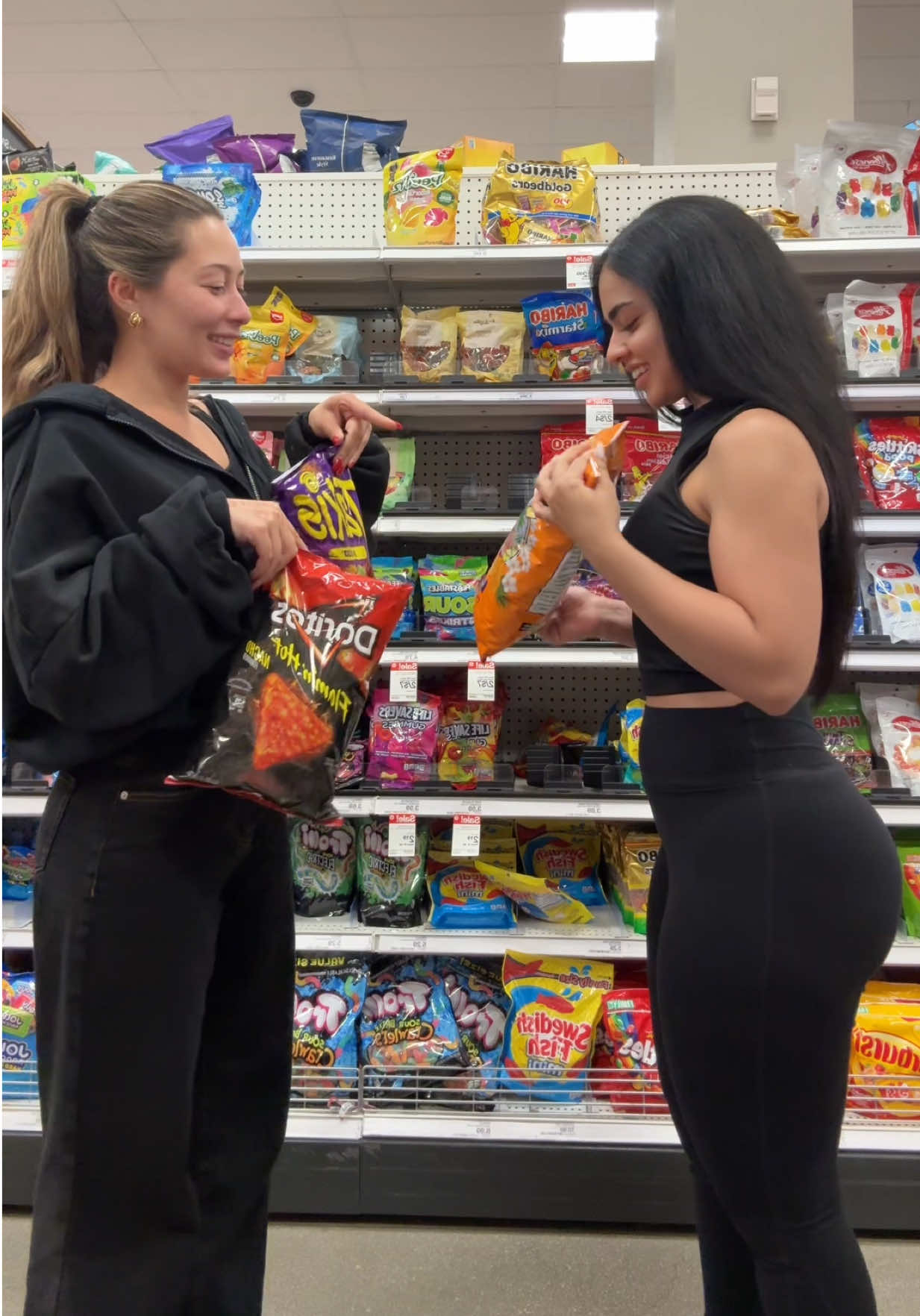 yeahhhhh so none my snacks made the cut 😂  @CHANEL  #snackchallenge #movienight #killbill #red40 #girlsnight 