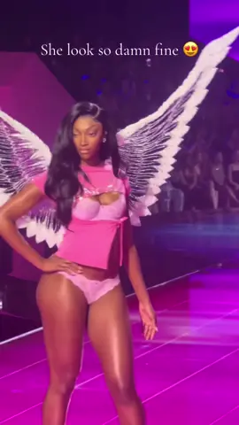#angelreese #victoriassecret #fashionweek #foryoupage #fypシ 