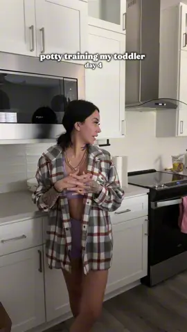 potty training day 4 with adalaya #MomsofTikTok #toddlersoftiktok #pottytraininingmama #momlife #babytok 