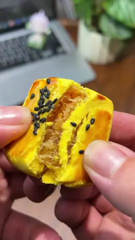 bánh trứng chảy kim sa #review #food #mukbang #banhtrungchay #banhkimsatrungchay 