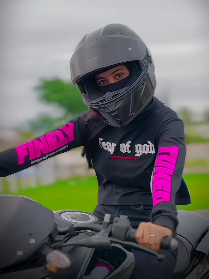 𝓑𝓲𝓴𝓮𝓻 𝓖𝓲𝓻𝓵𝓼 🧚❤️‍🩹 . . . #foryou #foryourpage #bike #bikergirl #bikelife 