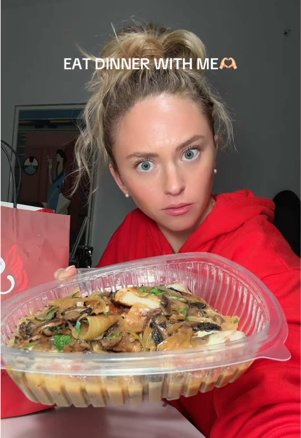 Eat dinner with me!! Unboxing my Uber Eats and we’re going Italian tonight #eatwithme #eatdinnerwithme #mukbang #asmrfood