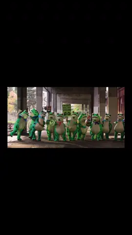 Get out there, Portland! No kings! 🐸 💚  🎥 Jeremy Baron @Operation Inflation @Slurmit  #portland #frogs #nokings #portlandfrog #portlandprotest 