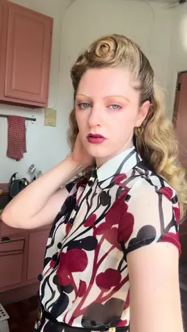 Narcissistic video but I just love a skinny brow, burgundy lip and vintage hair 