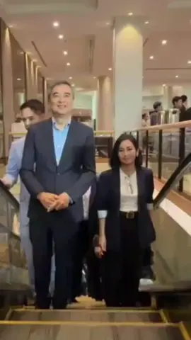 เดินทางเข้าพรรคเพื่อคัดเลือกเป็นหัวหน้าพรรคประชาธิปัตย์ #อภิสิทธิ์เวชชาชีวะ #นายกรัฐมนตรีคนที่27 #หัวหน้าพรรคประชาธิปัตย์ #พรรคสีฟ้า 