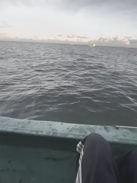 笑着说没事的人，心里都装着故事。 Người cười nói “không sao đâu” thường là người có nhiều chuyện trong lòng nhất.#xuhuong2025 #tinhyeu #viral #tamtrang #xhhhhhhhhhhhhhhhhhhhhhhh 