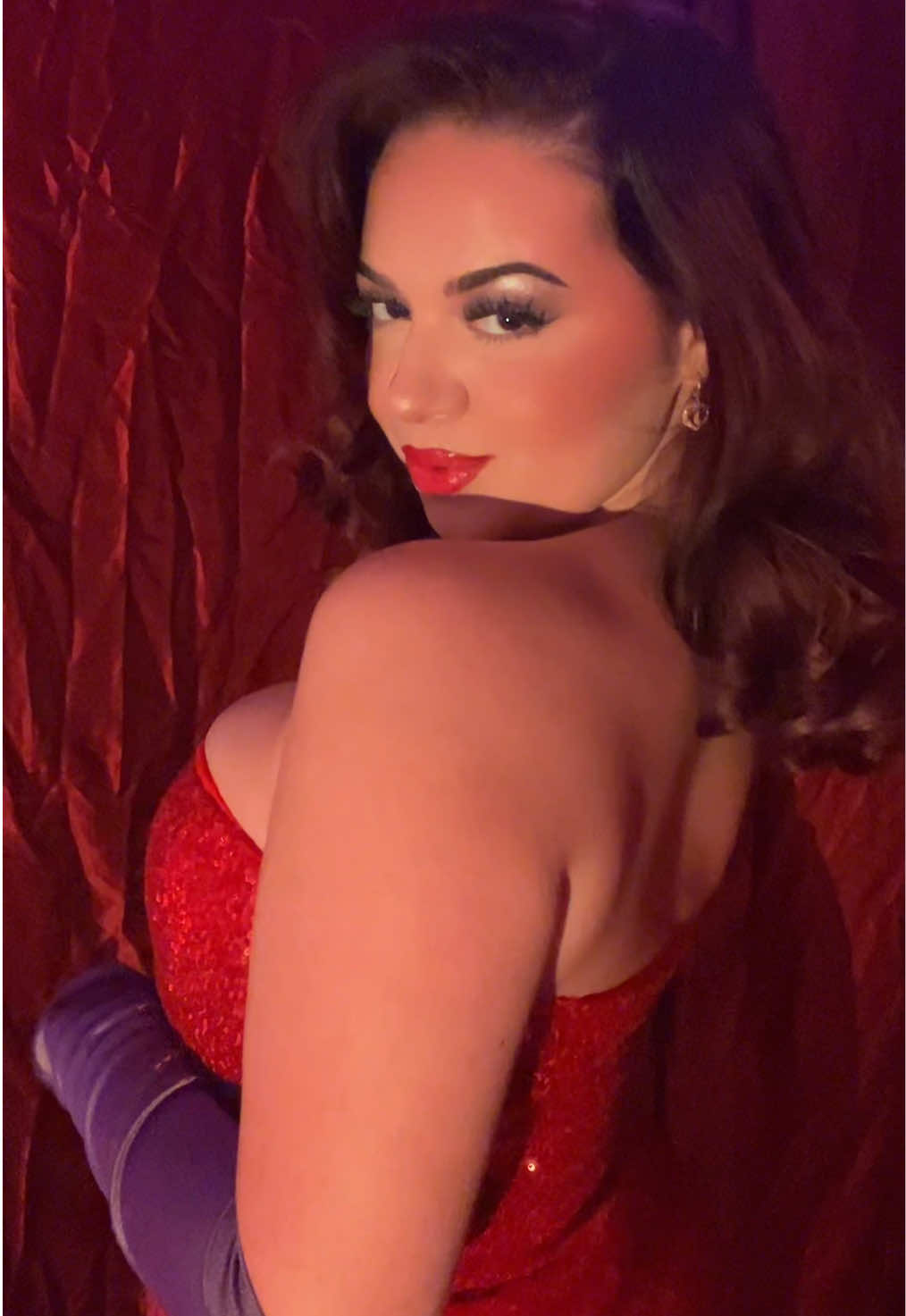 Jessica Rabbit photoshoot 💋❤️ made the dress myself ✨🤭 (ignore the wrinkly backdrop lol) #jessicarabbitcosplay #halloweencostume #redhaircolor #jessicarabbitedit #halloweencostumes 