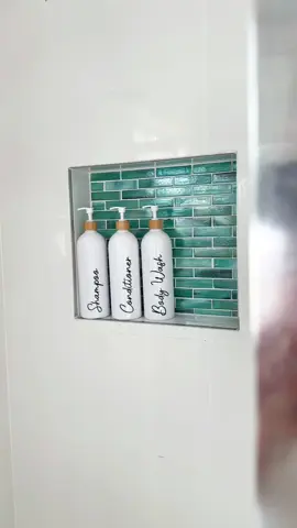 Have you made the switch to our refillable bathroom pump bottles?They’re stylish, sustainable, and simply stunning! #labels #bathroomdesign #homeorganisation #refillablebottles #sustainable