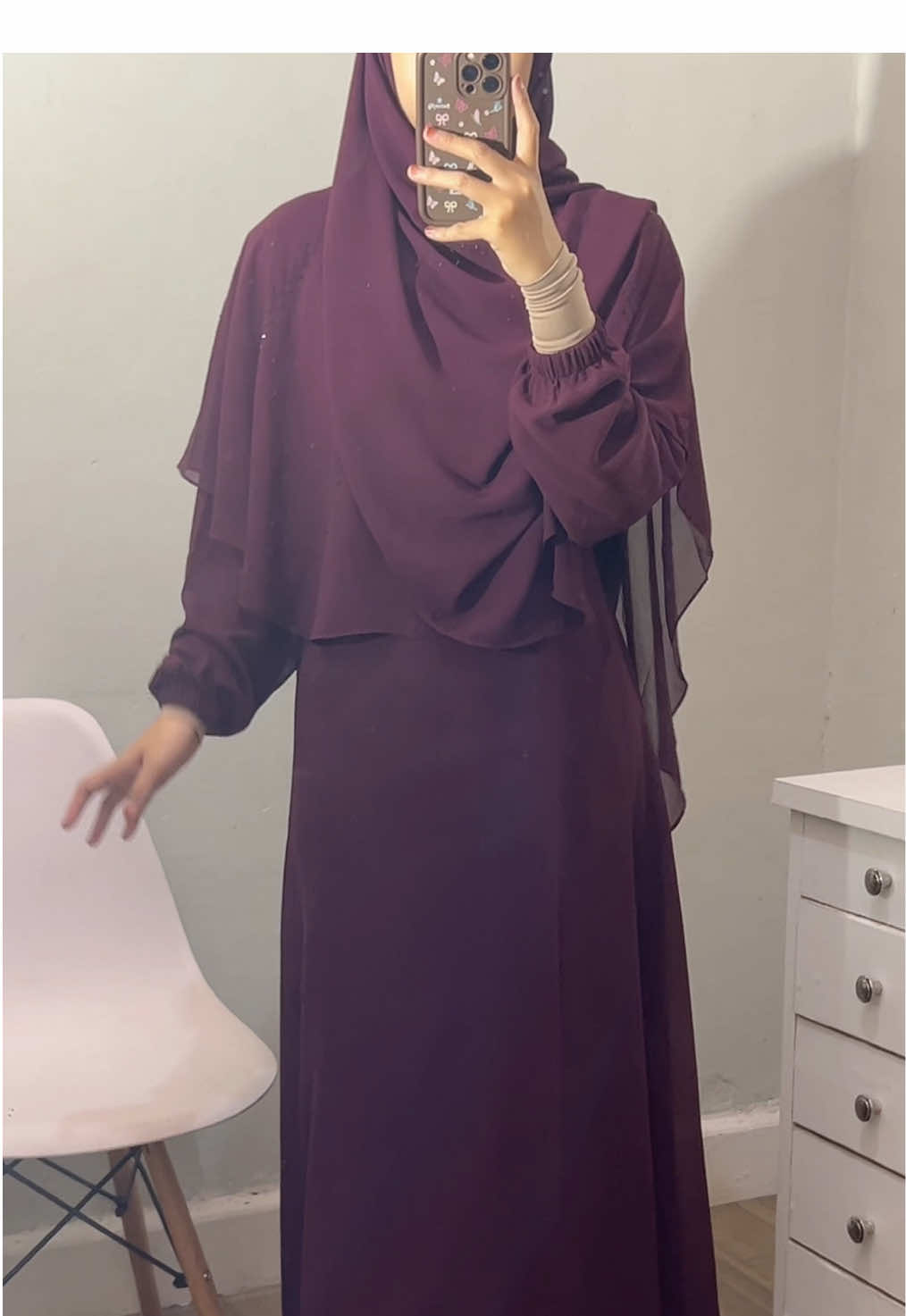 Udah satu set gamis dan pashminanya cakep banget langsung cek aja ya pilihan warnanya di keranjang atas 💕