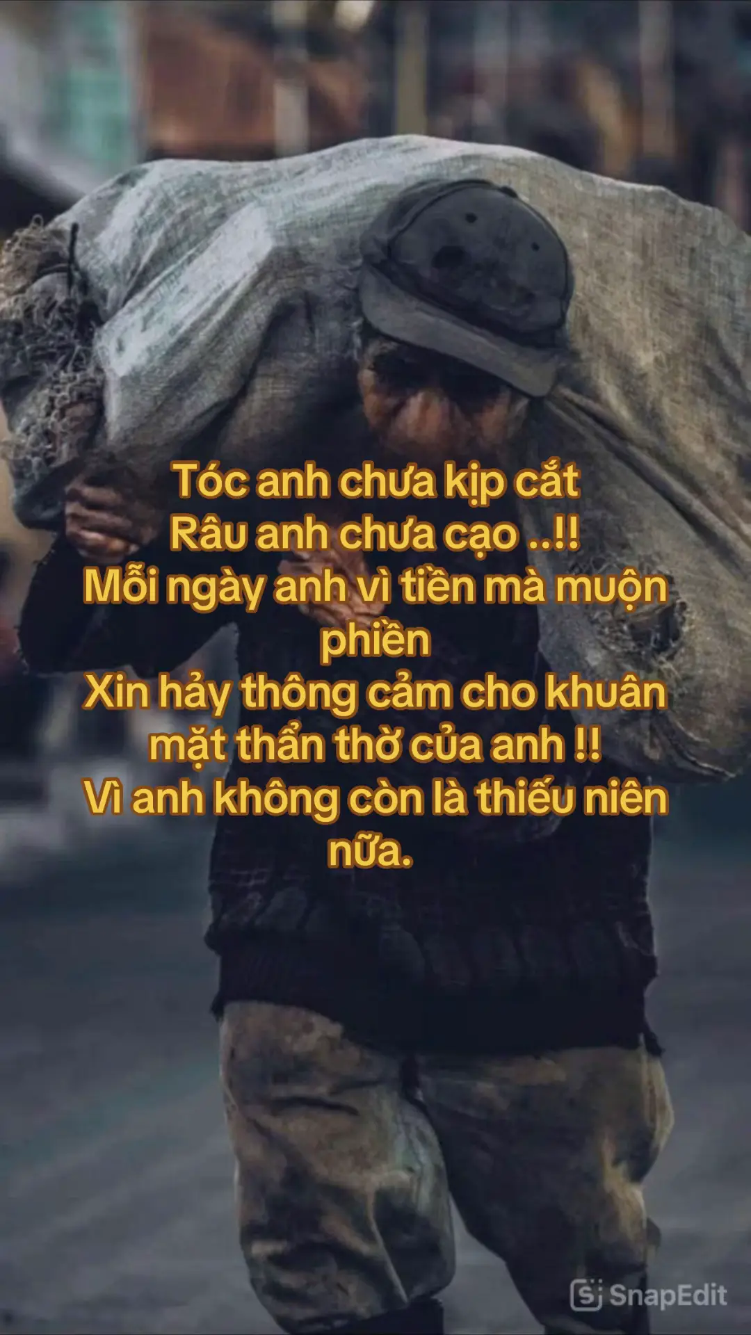 Tóc anh chưa kịp cắt. Râu anh chưa kịp cạo. Mỗi ngày vật vã với chữ tiền. E thng cảm gương mặt thẩn thờ của anh. Anh không còn là thiếu niên nữa. #xuhuongtiktok #nhactamtrang #xuhuong #tamtrang9xradio #tinhcamyeuthuong 