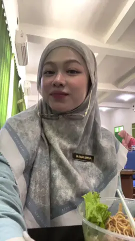 Makasih guys guys nya aku. Selamat 100ribu followers 🥰😍