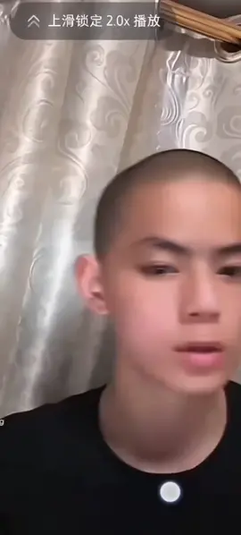 Một bạn từng nói: Không phải trong trường võ thuật thì là ở chùa Thiếu Lâm, không phải bánh bao thì là mì... Bên ngoài còn rất nhiều món ăn ngon mà cậu ấy chưa được nếm thử... Đáng ra cậu ấy có thể có một tương lai tương sáng, có thể ăn ngon, mặc tốt, và tận hưởng mọi thứ tốt đẹp trên đời