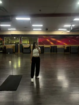 it’s fridayyy leg & ab day🙂‍↔️ #fyp #trending #selflove #gym #selfdiscipline 