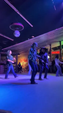 Gone gone gone 👋                          🕺 @Tommy Desroches @Resto-Bar Le Corral @Casey Barnes #gonegonegone #linedancer #fyp #fun #dance 