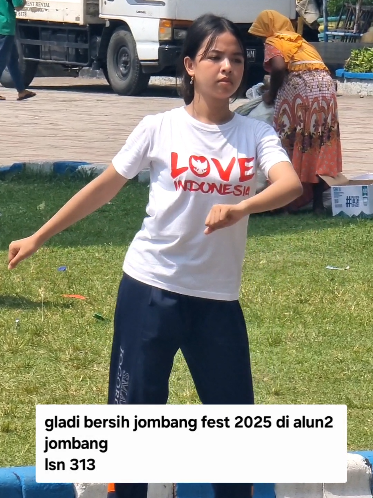 jombang fest 2025, sesi gladi bersih di alun-alun jombang #jombangfest2025  #cewekcantik  #penaricantik  #trendingtiktokviral  #fyppppppppppppppppppppppp 