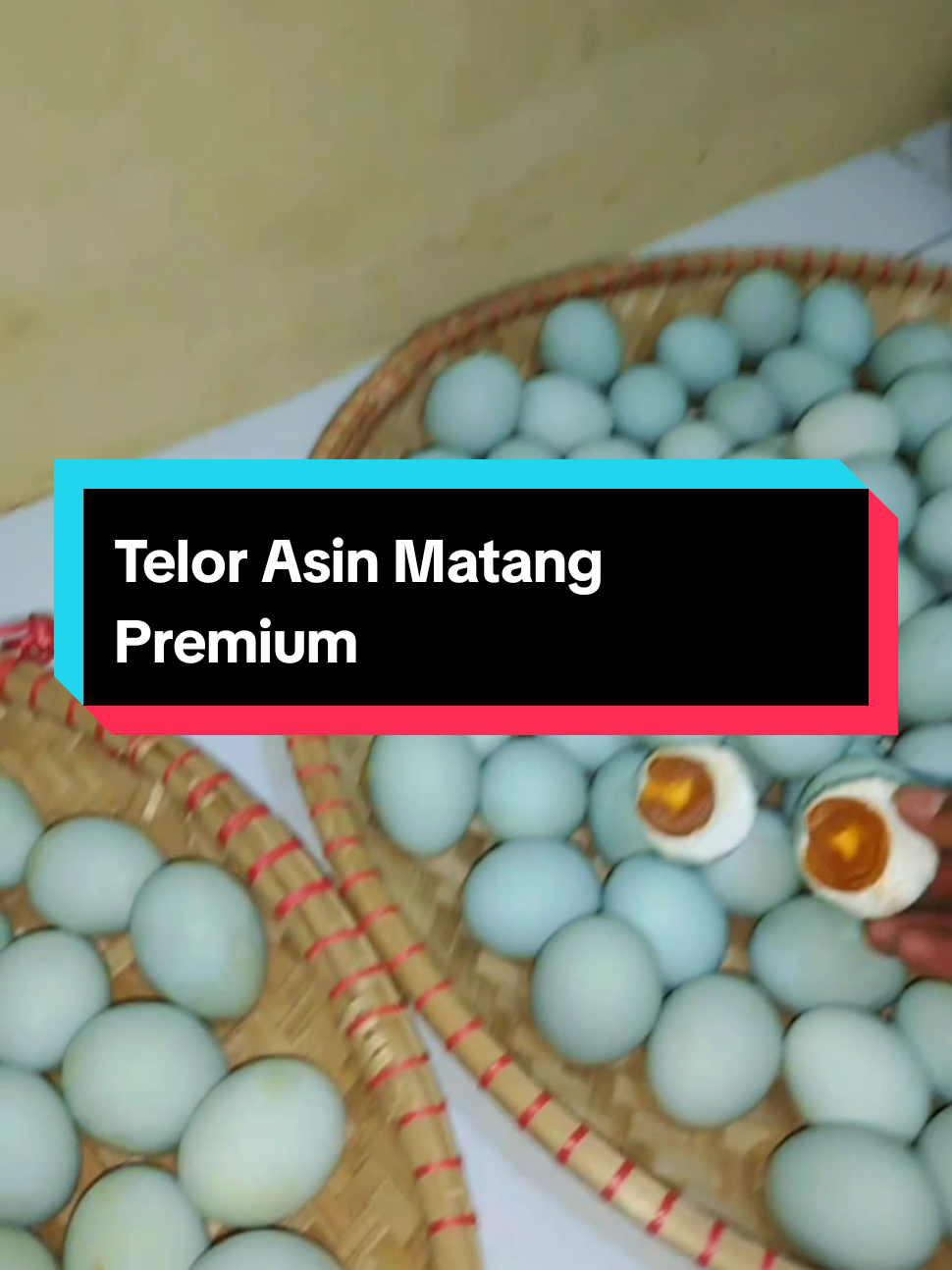 menjual telor asin matang premium harga cuan guys 💸💸 #telorbebek #telorasin #fyp #ltskranggan #legisembako 