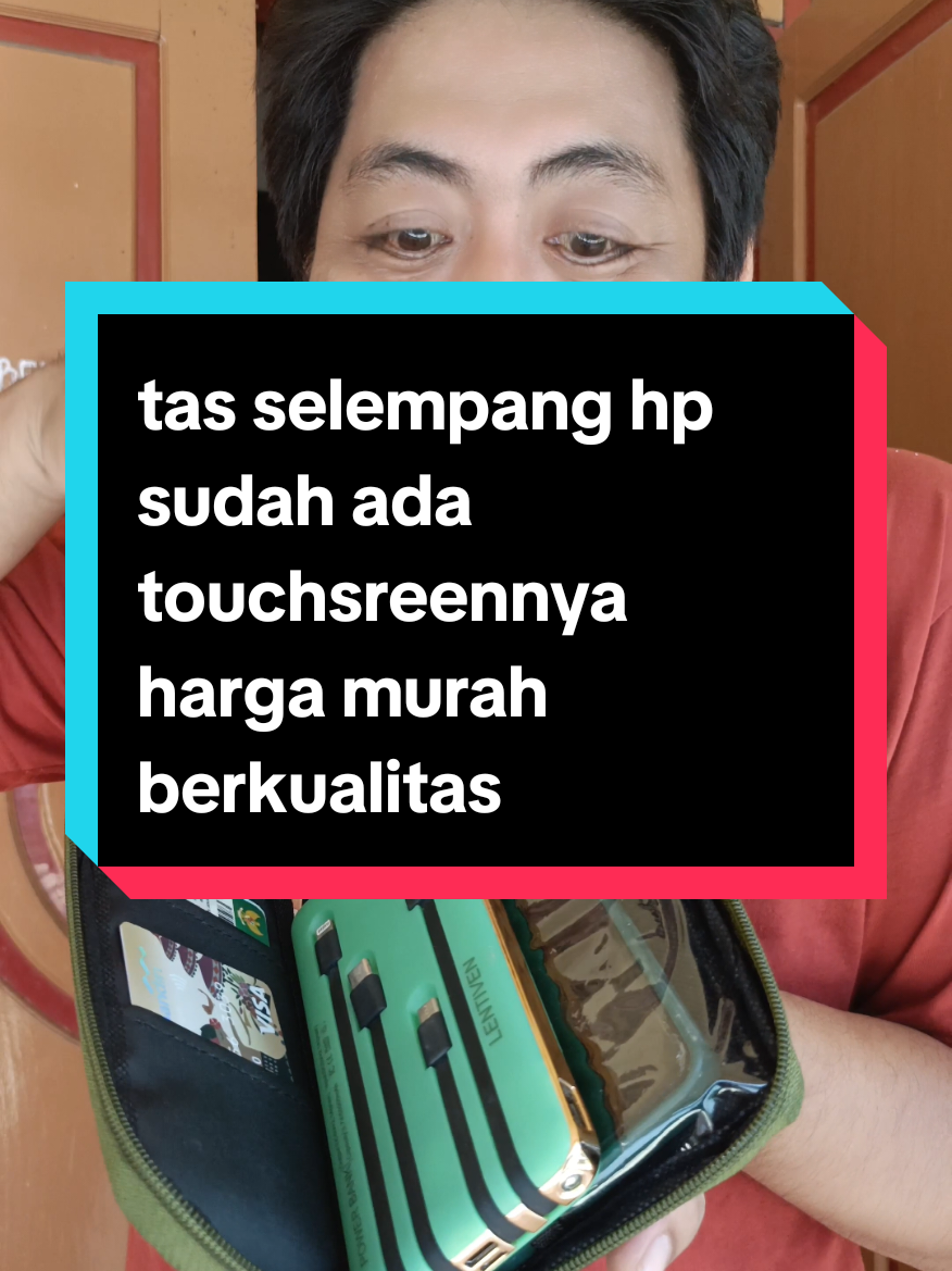 tas selempang hp sudah ada touchsreennya jadi sudah tidak perlu buka tutup hp untuk terima telp,wa dan srol srol hp banyak ruang sehingga muat beberapa barang bawaan untuk kebutuhan, bahan anti air tali kokoh dan kuat
