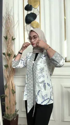 Outernyaaa lucu kan.. yuk belii yuk.. #guru #gurumuda #gurusd #batik #outerbatik 