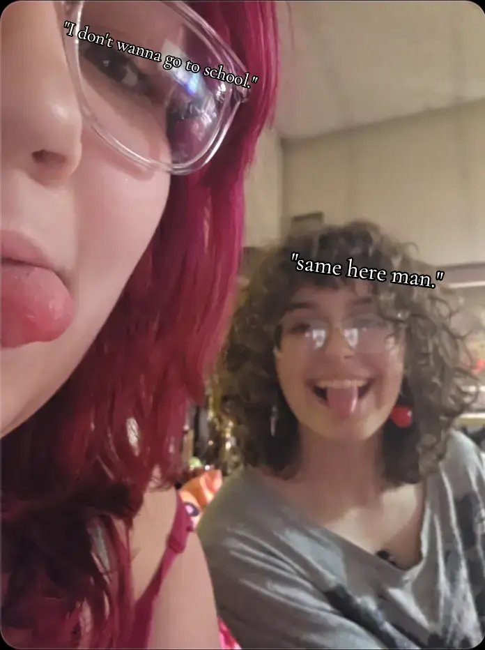 Shes crimping my wig rn                #views #viral #trend #fyp #foryoupage 