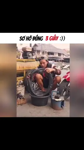 Ai đi sửa xe đã từng canh ông thợ như này đâu giơ tay lên nào😂😂#gocgiaitri11 #hài#troll#cuoibebung#xuhuong 