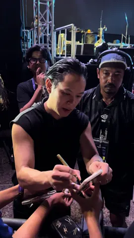 รัก.. พี่ ..โอม  🌻🖤🎵#COCKTAIL77EVERTOUR #ชัยนาท 