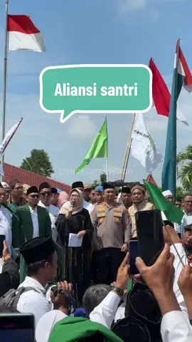 Aliansi Santri Lumajang gelar aksi damai depan Pendopo Arya Wiraraja, untuk membela kyai dan Pensantren dari tayangan framing Program di Trans7 #pakekomenyapa  #polriuntukmasyarakat  #viral  #foryoupage  #fyp 