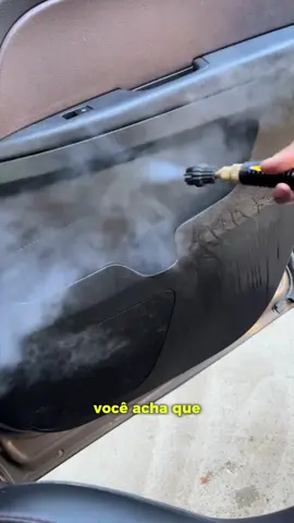Dá pra sentir o carro ficando novo a cada jato de vapor.