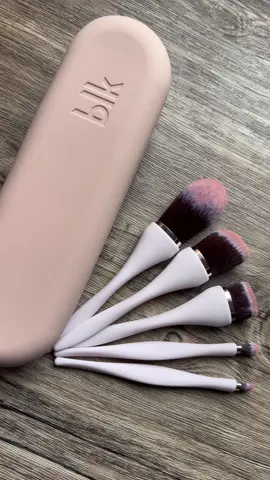 #blkcosmetics #makeupbrushset #travelbrushes #fyp 