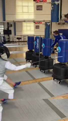 Tim Morehouse using the BlazePod system with his foil class! IG: @timmorehouse 