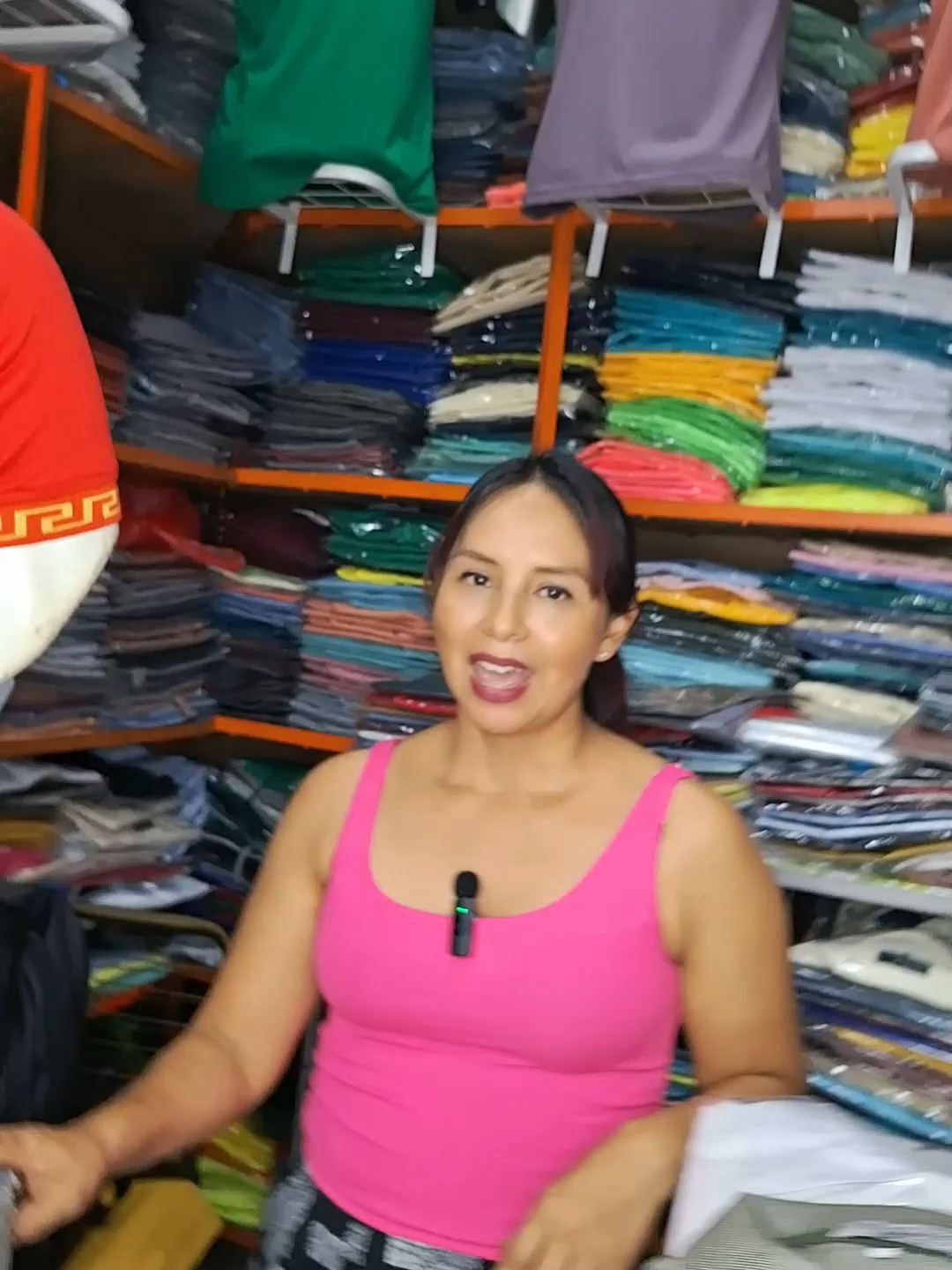 📷En la tienda (DAN KIRS) en el pasillo 1 LOCAL 22 nos llegaron novedades en Poleras!!! 📷Para mas Informacion al: 72606828 #feriabarriolindosantacruzbolivia🇳🇬🇧🇴 #acronal_bloque_c #Poleras