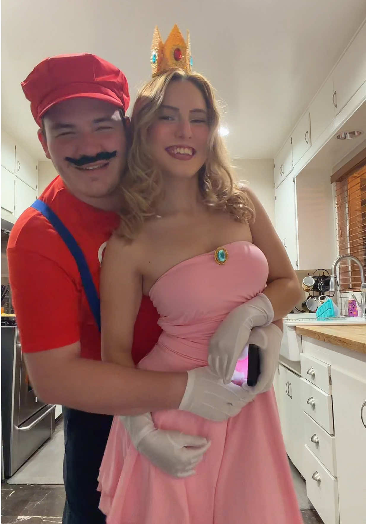 Our third couples’ Halloween costume for this spooky season 👻!! #nintendo #mario #princesspeach #couplescostume #halloween 
