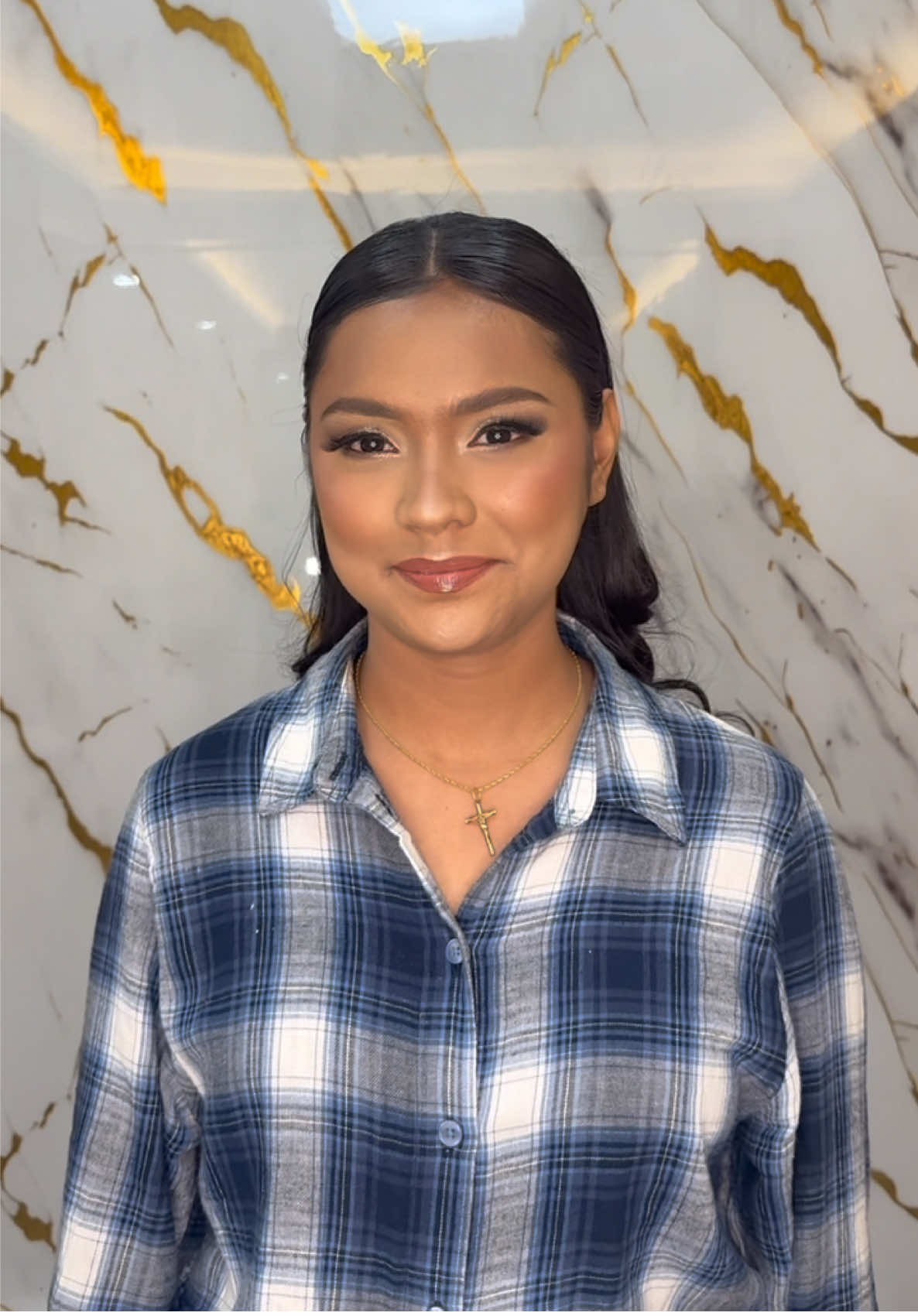 Get ready to shine with Chevax Beauty Studio!✨ Book your appointment now and discover your inner glow! 🌟 Ba markasaun apontamentu no informasaun, kontaktu ami: 👇🏻 📲: +670 7580 0229 (WhatsApp) #chevaxbeautystudio #timorleste🇹🇱 #makeupglam #muatimorleste #muadili