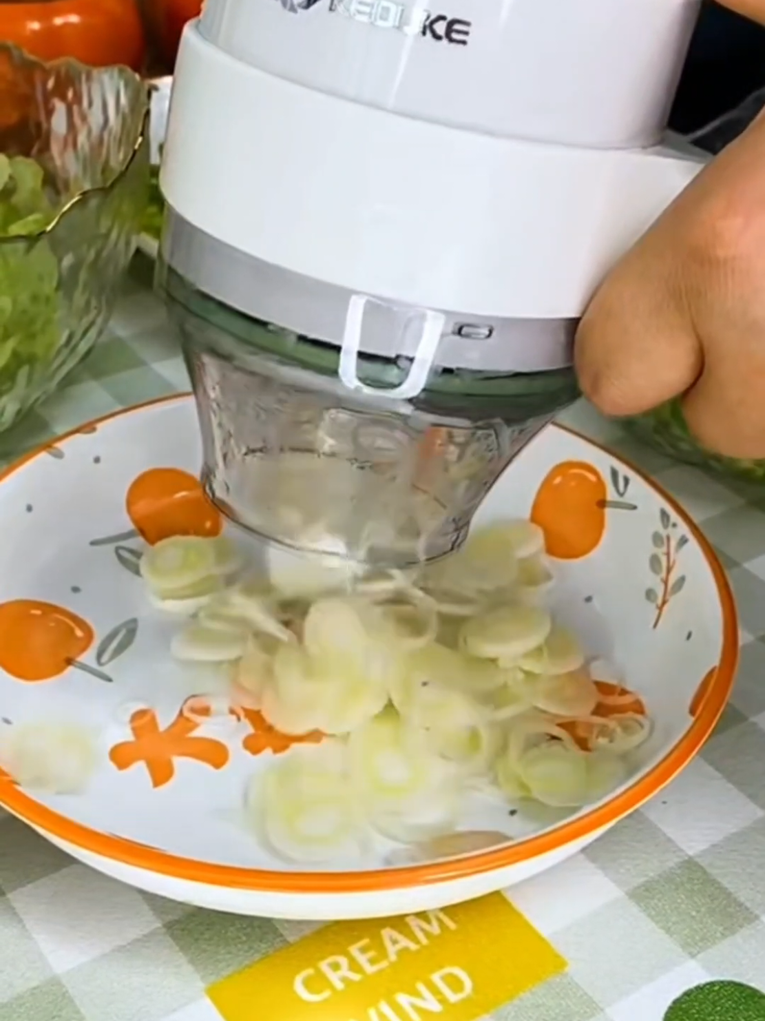 máy cắt lát rau củ, xay thịt, tỏi ớt cầm tay #maycatlatraucu#mayxaytoiot#xuhuongtiktok #fouryoupage #giadungtienich 