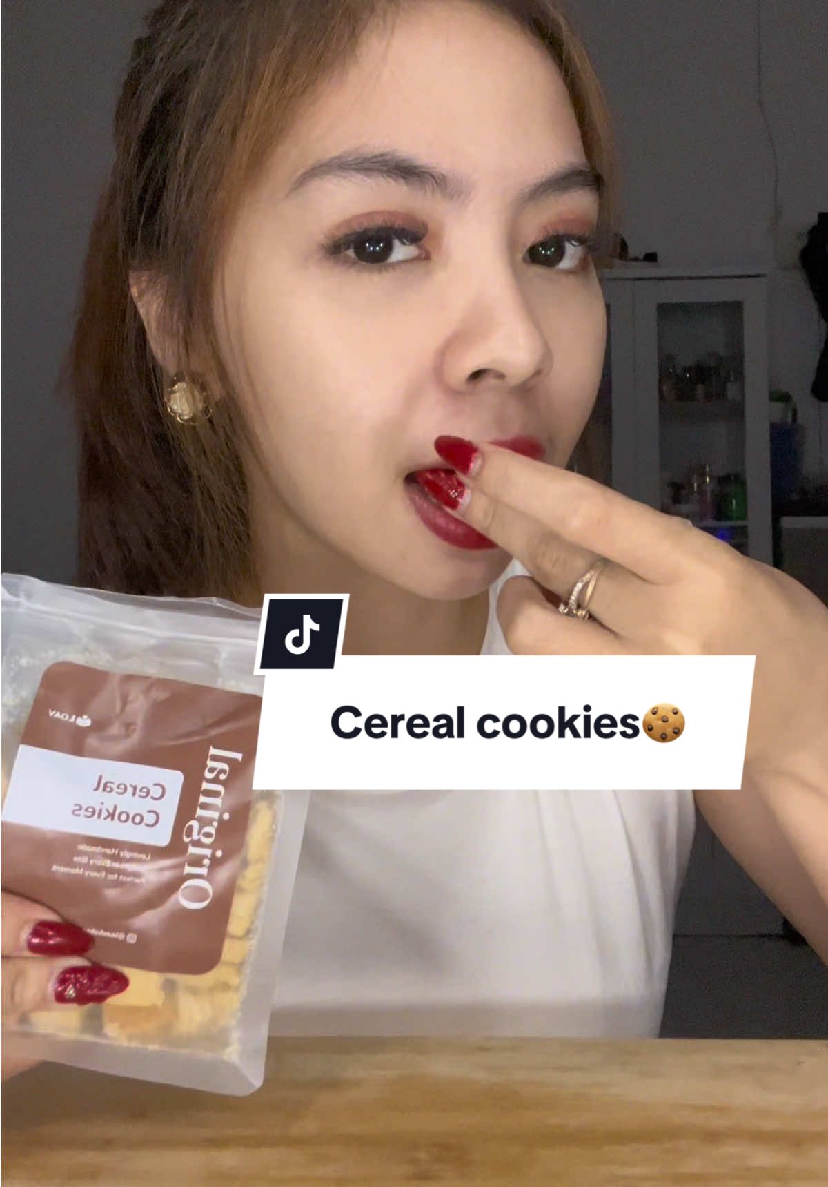 lucukk bangett bentukan nya, ditambah susu lebih enak apalagi buat sarapan☺️💓 @LOAV BAKES #loavbakes #cerealcookies #cookies #review #fyp 