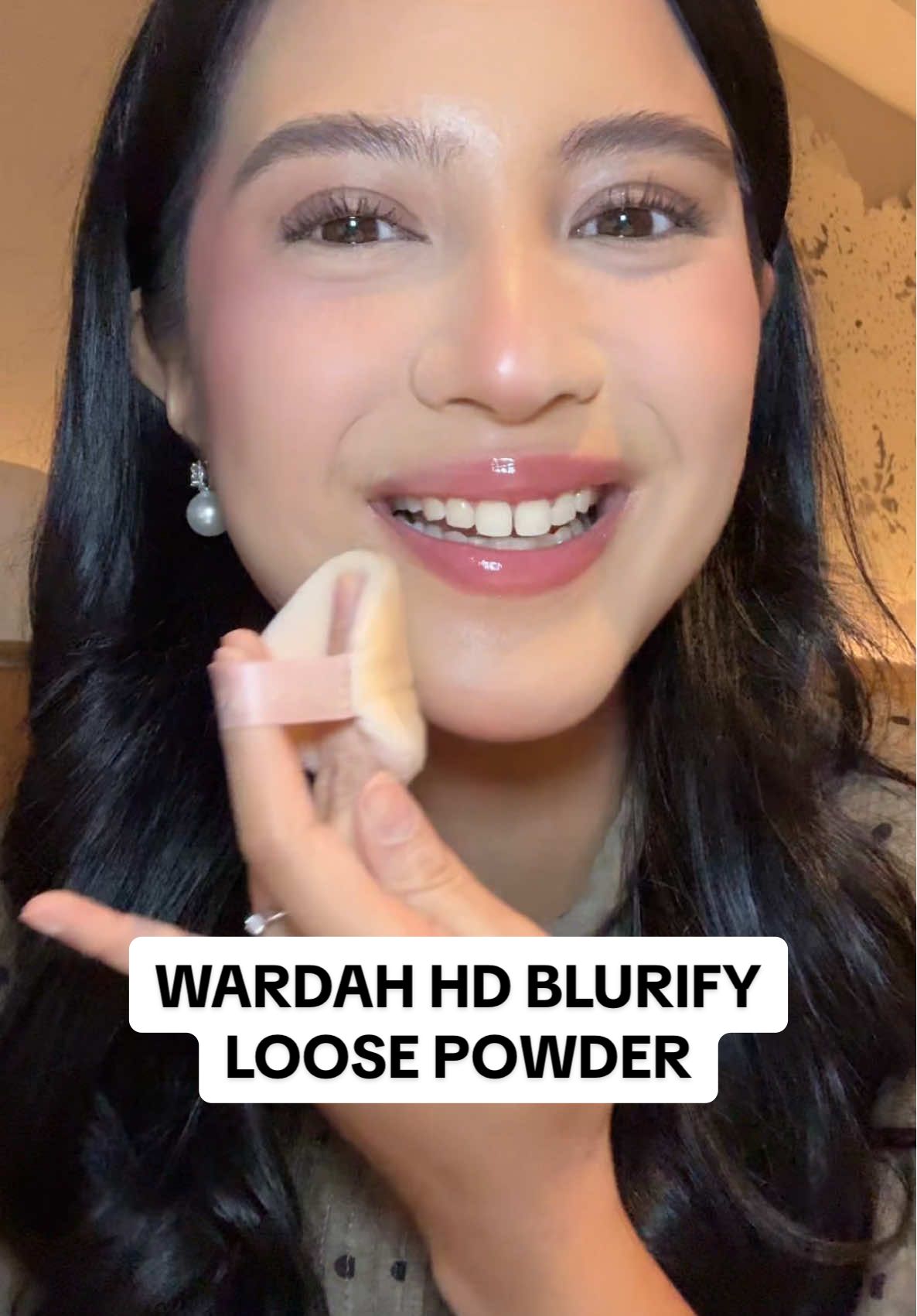 powdernya bener bener halus & ngebuat kayak seakan akan pake filter in real life😆💖 cobain deh HD Blurify Loose Powdernya @Wardah Beauty Official #loosepowderwardah #bedakwardah #bedakpinkwardah